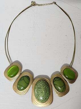 Vintage Green Stone Necklace Goldtone Oval Settings & Sliding Chain Design